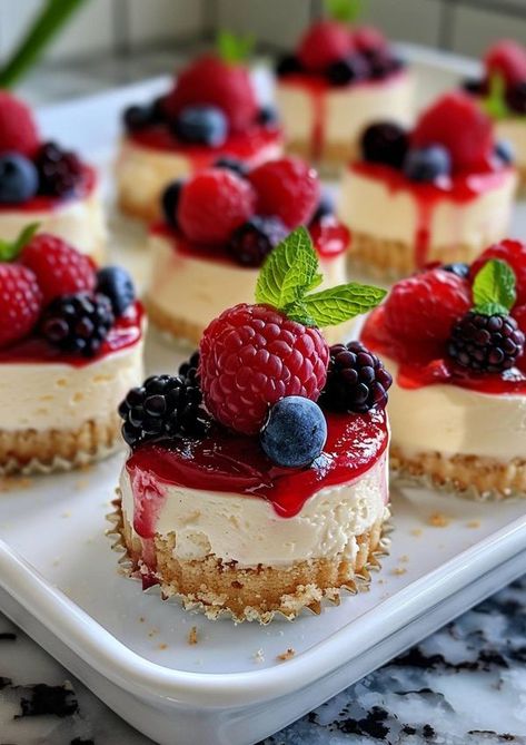 Floral Recipes - Fruity Mini Cheesecakes 🍓🍰  📋... Fruity Cupcakes, Floral Recipes, Simple Cheesecake, Dessert Shooters Recipes, Cheesecake Bites Recipe, Decadent Chocolate Cake, Easy Summer Desserts, Bake Cheesecake, Bake Dessert