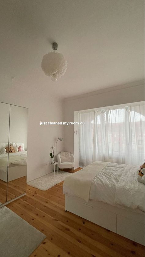 White Room Aesthetic Minimal, Medium Room Ideas Bedrooms, Lightroom Presets White, Small Room Makeover, Pinterest Room Decor, Redecorate Bedroom, Minimalist Room, Room Design Bedroom, Dream Room Inspiration