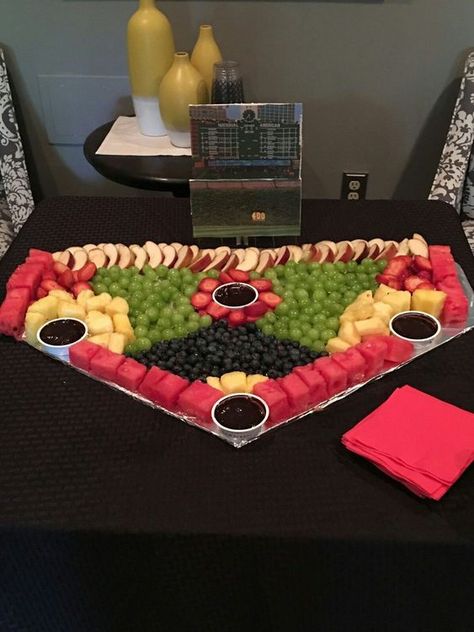 Baseball Brunch Ideas, Baseball Fruit Tray, Baseball Charcuterie Board, Baseball Food, Baseball Banquet, Softball Birthday, Fruit Kabob, Baseball Snacks, Softball Party