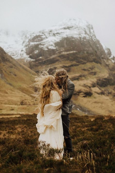 Photography Details, Wedding Photography Poses, Photo Couple, Adventure Wedding, Elopement Inspiration, Wedding Photography Inspiration, Vow Renewal, Mountain Wedding, Intimate Weddings