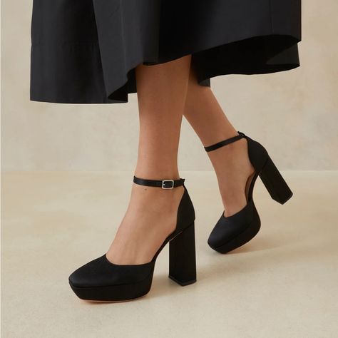 Ankle Strap Heels Outfit, Strap Heels Outfit, Black Closed Toe Heels, Black Ankle Strap Heels, Heels Aesthetic, Heels Prom, Loeffler Randall Shoes, Dr Shoes, Closed Toe Heels