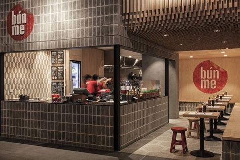 BUN ME Vietnamese Street Food Restaurant by StudioMKZ, Sydney – Australia » Retail Design Blog Street Food Restaurant Interior, Dimsum Restaurant, Street Food Restaurant, Takeaway Shop, Contemporary Restaurant, Japanese Restaurant Interior, Street Food Design, Chinese Street Food, Vietnamese Street Food