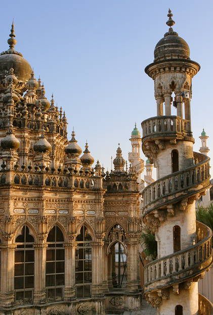 Architecture Antique, Beautiful Mosques, Indian Architecture, Architecture Old, Gothic Architecture, Ancient Architecture, Place Of Worship, Islamic Architecture, Beautiful Architecture