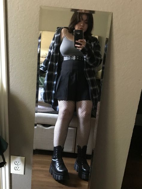 Grunge Outfit Midsize, Summer Midsize Fashion, Goth Midsize Outfits, Midsize Alt Outfits, Midsize Goth Fashion, Alt Summer Outfits Midsize, Grunge Midsize Outfits, Goth Midsize, Alt Midsize Outfits