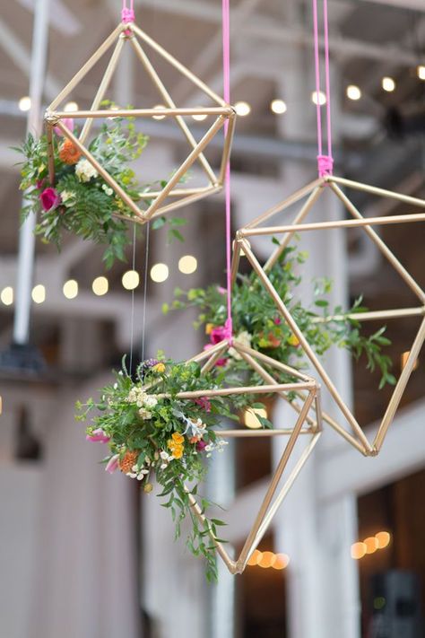 Wedding Industry Trends 2015: A Floral Perspective see more at http://www.wantthatwedding.co.uk/2015/02/09/wedding-industry-trends-2015-a-floral-perspective/ Bridal Shower Brunch, Geometric Wedding, Geometric Flower, Hanging Flowers, Deco Floral, Mod Wedding, Wedding Cake Designs, The Ceiling, Wedding Deco