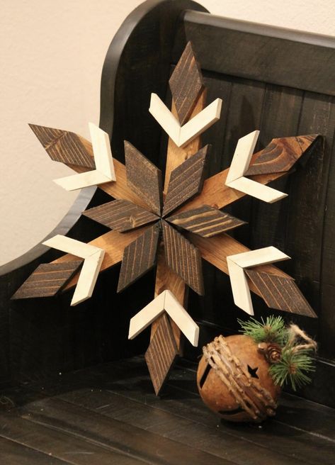 Christmas Wood Crafts Patterns Free Printable, Wood Gift Ideas Diy, Christmas Barnwood Crafts, Snowflake Wood Crafts, Unique Wood Crafts, Holiday Wood Projects, Christmas Wood Projects To Sell, Wood Pallet Christmas Projects, Wood Christmas Ideas