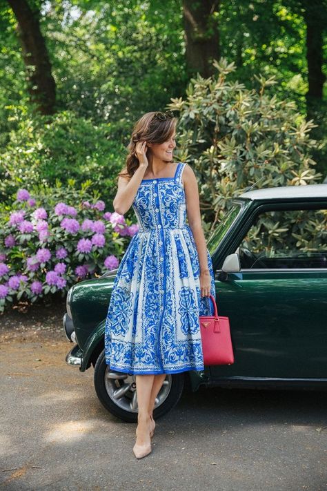 Blue And White Dress, Rock Design, Mode Vintage, Knee Length Dresses, Dress With Cardigan, Waist Dress, Look Chic, Street Styles, Knee Length Dress