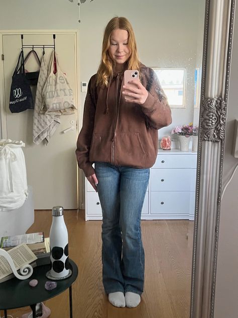 Brandy Melville Outfits Plus Size, Brandy Melville Brielle 90s, Quinn Jeans Brandy Melville, Brandy Melville Jacket Outfit, Brandy Melville Brielle Jeans, Brandy Melville Christy Hoodie Outfit, Brielle 90s Jeans Outfit, Brielle 90s Jeans Brandy Melville, Christy Hoodie Outfit