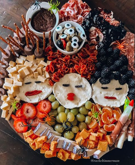 Hocus Pocus Charcuterie Snack Board - Something Delightful Blog #hocuspocus #HalloweenSnackBoard #CharcuterieBoardIdeas #HocusPocusCharcuterieBoard How To Make Hocus Pocus Charcuterie Board, Halloween Hocus Pocus Party, Hocus Pocus Snack Board, Hocus Pocus 2 Party Food, Hocus Pocus Charcuterie Board Ideas, Hocus Pocus Cheese Board, Hocus Pocus Party Food For Kids, Hocus Pocus Appetizers, Hocus Pocus Crafts For Kids