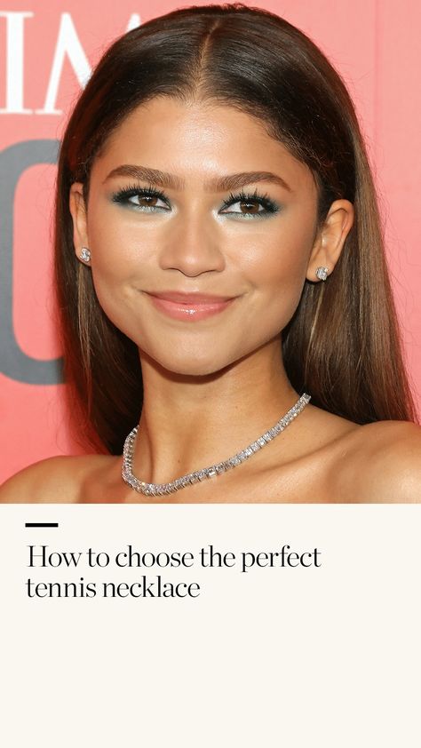 Zendaya wearing a diamond tennis necklace Tennis Necklace Styling, Celebrity Diamond Necklace, Diamond Tennis Necklace Outfit, Tennis Necklace Outfit Casual, Tennis Necklace Outfit, Tennis Diamond Necklace, Tennis Necklace Diamond, Energy Update, Celebrity Necklace