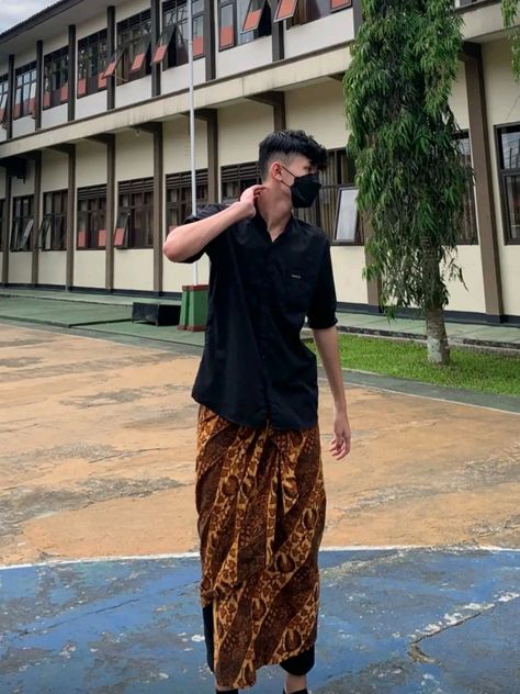 Batik Fashion, Streetwear Men Outfits, Modern Outfits, Casual Style Outfits, Fitness Inspo, Batik, Casual Style, Cool Outfits, Fashion Inspo