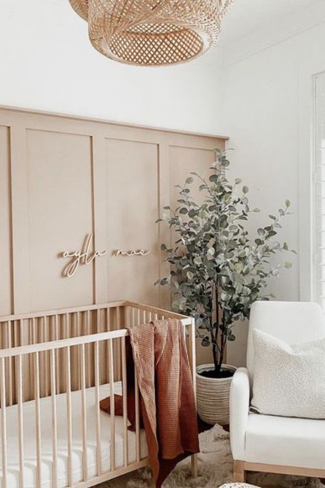 top modern nurseries 2022 (8) Nursery Feature Wall, Stunning Nursery, Nursery Accent Wall, Baby Nursery Inspiration, Simple Nursery, Baby Room Neutral, Baby Room Themes, Nursery Room Design, Girl Nursery Room