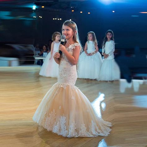 Girls Pageant Gowns, Flower Girl Dresses Mermaid, Pageant Dresses For Teens, Kids Pageant Dresses, Mermaid Girls, Flower Girls Dresses, Cheap Flower Girl Dresses, White Flower Girl Dresses, Wedding Dresses With Flowers