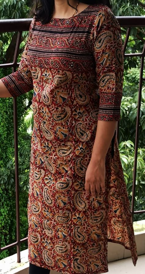 Kalamkari Dresses Kurti Neck Design, Kalamkari Kurta Designs Latest, Kalamkari Suit Designs, Kalamkari Dresses Kurti, Kalamkari Kurti Designs Latest, Ajrakh Tops, Ajrakh Kurti Designs Latest, Designer Kurti Patterns Latest, Dress Materials Designs Latest