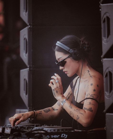 Peggy Gou, Girl Dj, Dj Photos, Music Tattoo, Disc Jockey, Hair Shows, Music Aesthetic, Body Tattoos, House Music