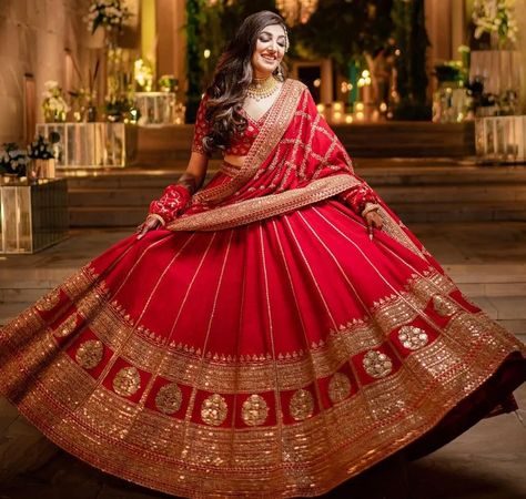 Simple Bridal Lehenga, Sabyasachi Bridal Red, Red Wedding Lehenga, Sabyasachi Lehenga Bridal, Best Indian Wedding Dresses, Sabyasachi Bride, Bridal Lehenga Designs, Latest Bridal Lehenga, Wedding Lehenga Designs