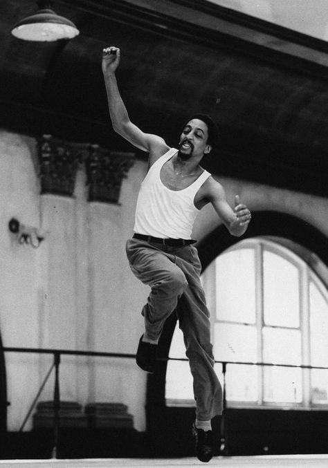 Amazing performer! Gregory Hines, Teacher Magazine, Dance Magazine, Mikhail Baryshnikov, Photography Movies, Tap Dancer, Dance Like No One Is Watching, Dance Movement, Shall We Dance