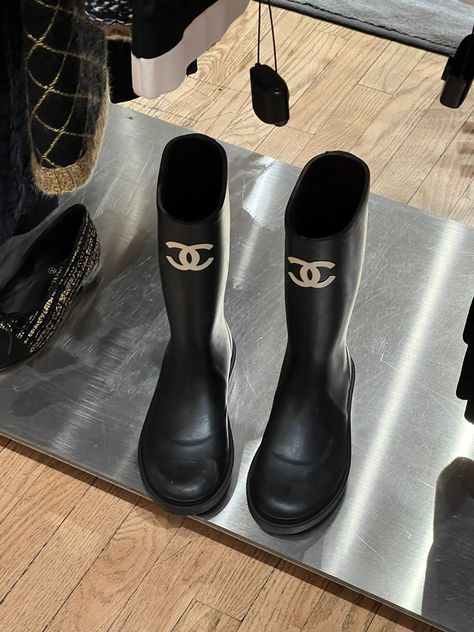 Chanel Rain Boots, Rain Boot Outfit, Chanel Boots, Trendy Heels, Luxury Boots, Luxury Lifestyle Fashion, Dr Shoes, Shoe Inspo, Trendy Sneakers