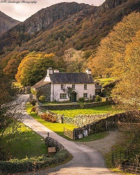 Landscape Edging Stone, Landscape Edging, Dream Cottage, Landscape Photography Nature, Hus Inspiration, English Cottage, English Countryside, Cozy Cottage, Country Road