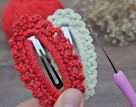 Diy Crochet Hair Clip, Crochet Hair Barrette, Crochet Hair Clips Pattern Free, Crochet Claw Clip Pattern, Crochet Hair Clip Pattern Free, Crochet Barrettes Free Pattern, Knitted Hair Clips, Crochet Hair Accessories Pattern, Crochet Hair Clips Tutorial