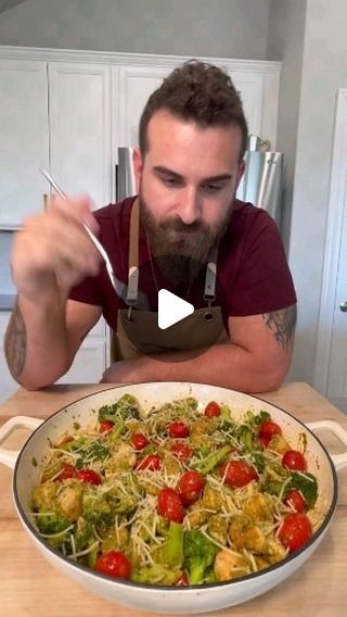 keto recipes on Instagram: "This chicken pesto skillet is very delicious and takes 20 minutes to make. Definitely give it a try if you're on a keto diet. Recipe by @chefmichael . . . #chickenpesto #chickenpestoskillet #easytomakerecipies #ketopesto #ketochickenpesto #ketorecipes" Keto Pesto Chicken Recipes, Keto Pesto Chicken, Keto Pesto, Pesto Dishes, Keto Board, Chicken Pesto, Pesto Recipe, Pesto Chicken, Skillet