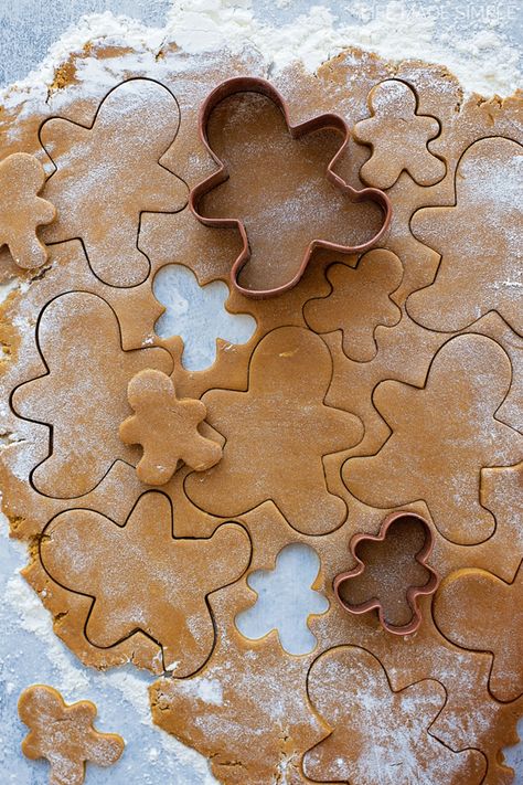 These classic gingerbread cookies are made from scratch and full of warm winter spices. Fun, festive and perfect for the holidays! Gingerbread Cookies Recipe, Gingerbread Cookies Decorated, Cookies From Scratch, Cookies Gingerbread, Kolaci I Torte, Ginger Bread Cookies Recipe, Xmas Cookies, Christmas Cooking, Made From Scratch