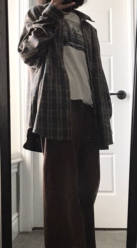 Grunge Band Aesthetic Outfits, Midwest Emo Winter Outfits, Emo Flannel Outfits, Flannel Aesthetic Outfits, Male Flannel Outfit, Flannel Outfit Grunge, Relaxed Grunge Outfits, Grunge Goth Outfits Male, Dark Flannel Outfits