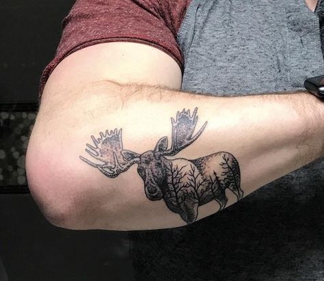 My Moose by Dale Moostoos at Crimson Empire Edmonton. Moose Tattoos, Wilderness Tattoo, Elk Tattoo, Antler Tattoo, Moose Tattoo, Hunting Tattoos, Company Ideas, Mary Tattoo, Deer Tattoo