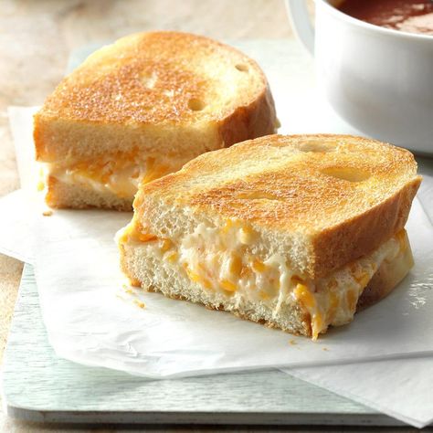 Ultimate Grilled Cheese, Grilled Cheese Recipe, Making Grilled Cheese, Classic Grilled Cheese, Best Grilled Cheese, Grilled Cheese Sandwiches, Grilled Cheese Recipes, Panera Bread, Easy Lunch