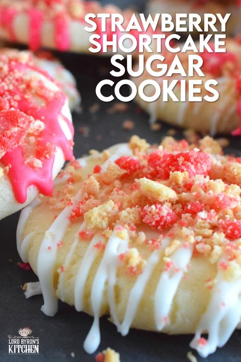 Strawberry Shortcake Sugar Cookies - Lord Byron's Kitchen Strawberry Crunch Sugar Cookies, Cookie Recipes Bakery Style, Aldi Cookies, Strawberry Crinkle Cookies Recipe, Cookie Table Cookies, Bake Sell Ideas, January Cookies, Homemade Cookies Recipes, Bake Sell