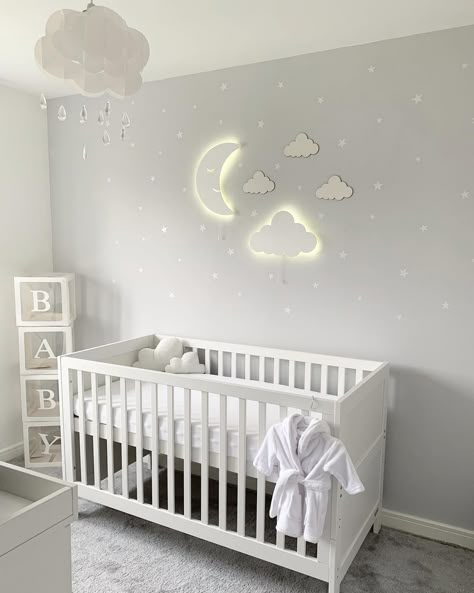 Newborn Baby Room Ideas, Cloud Nursery Theme, Cozy Baby Room, Ideas Habitaciones, Newborn Room, Marble House, Baby Boy Bedroom, Baby Room Themes, Baby Room Neutral