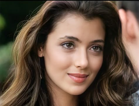 Mia Sara 80s, Sloane Peterson, 80s It Girl, Hair Inspo Summer, Actress Wedding, Mia Sara, Prettiest Eyes, Heart Shaped Face, Gossip Girl Vibes