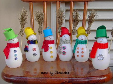 Yogurt Bottle Crafts, Actimel Bottles Crafts, Easy Kids Christmas Crafts, Coffee Creamer Bottle Crafts, Easy Kids Christmas, Kids Christmas Crafts, Kids Christmas Crafts Easy, Easy Christmas Ornaments, Homemade Christmas Decorations