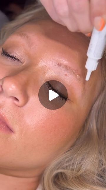 Daily street style on Instagram: "Brow lamination and tint process 🖤🖤 @elnesthetics" Blonde Henna Brows, Eyebrow Shaping And Tint, Brow Shaping And Tinting, Eyebrow Tint For Blondes, Brow Lamination Before And After Blonde, Brow Lamination And Tint Blonde, Eyebrow Tint Before And After, Eye Brow Lamination Aesthetic, Blonde Brow Lamination