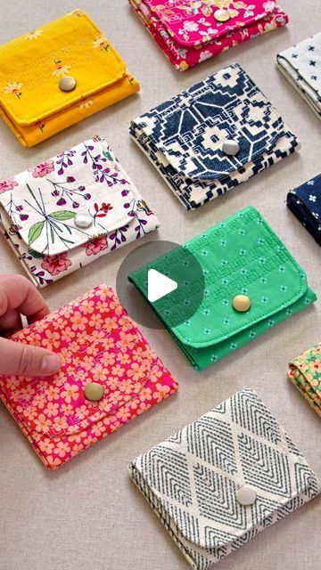 Easy Sewing Ideas For Gifts, Small Bags To Sew, Card Purse Pattern, Coin Purse Pattern Free, Easy Coin Purse, Diy Christmas Gifts Funny, Small Quilting Projects, Small Purse Pattern, Diy Coin Purse