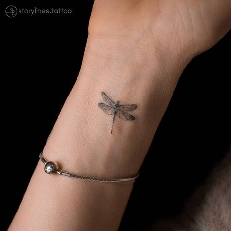 Dragonfly Tatoos Ideas, Small Elegant Tattoos, Fine Line Dragonfly Tattoo, Dragon Fly Tattoo, Small Dragonfly Tattoo, Dragonfly Tattoo Design, Dragonfly Tattoo, Discreet Tattoos, Dainty Tattoos