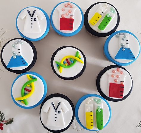 Science Cupcakes Ideas, Science Themed Cupcakes, Chemistry Cupcakes, Science Cupcakes, Frosted Cookies Designs, Teacher Birthday Cake, Science Cake, Teacher Cakes, Theme Cupcakes