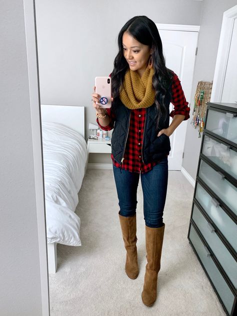 Black Vest + Red Gingham + Mustard Scarf + High boots + Statement earrings Black Vest Outfit, Vest Outfits For Women, Outfit Jeans, Plus Size Fashion For Women, Black Vest, Cute Fall Outfits, Vest Outfits, Looks Chic, Fall Fashion Outfits