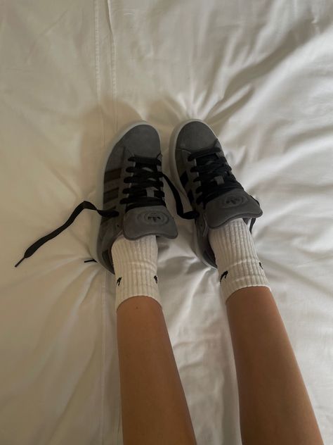 Black Campus 00, Adidas Campus 00s Gray, Grey Campus 00s, Adidas Campus 00s Black Outfit, Black Sneakers Aesthetic, Shoes Aesthetic Black, Trendy Black Sneakers, Pic Of Shoes, Black Shoes Aesthetic