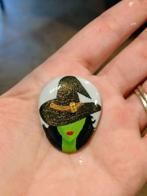 Witch Projects, Pumpkin Painting Ideas Fall, Halloween Painted Rocks, Fall Rocks, Painting Ideas Fall, Monster Rocks, Witch Painting, Garden Rock Art, Aol Mail