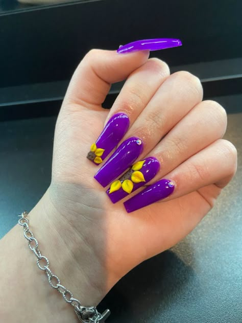 Dark Purple And Yellow Nails, Purple Nails With Sunflower, Purple And Yellow Nails Acrylic, Purple Sunflower Nails, Purple And Yellow Nails Designs, Purple Yellow Nails, Nails With Sunflowers, Sunflower Acrylic Nails, Art With Nail Polish