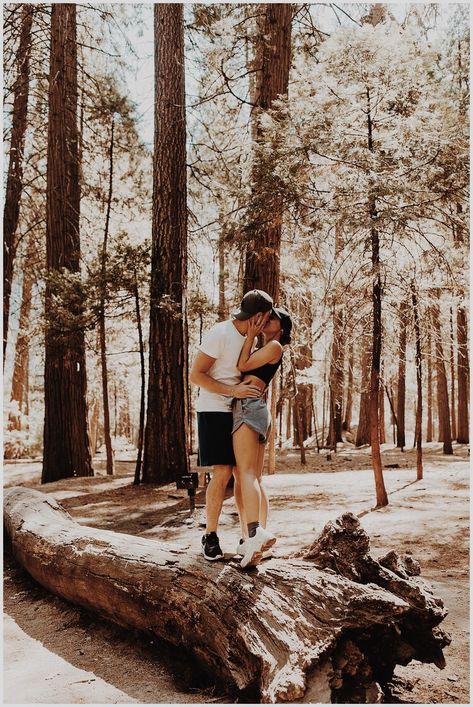 Hiking Couple, Hiking Photos, Wolf Photography, Hiking Pictures, Adventure Couple, Cute Couples Photos, Photo Couple, Beach Engagement, Foto Pose