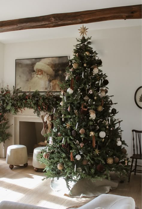 Christmas Tree Inspo, Lights For Christmas, Neutral Christmas Decor, Cozy Christmas Decor, Christmas Decor Inspiration, Christmas Themes Decorations, Christmas Interiors, Christmas Tree Inspiration, Christmas Inspo