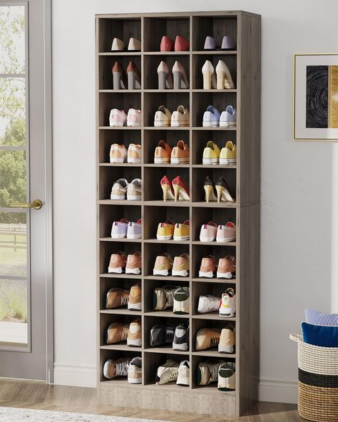 Entryway closet organization