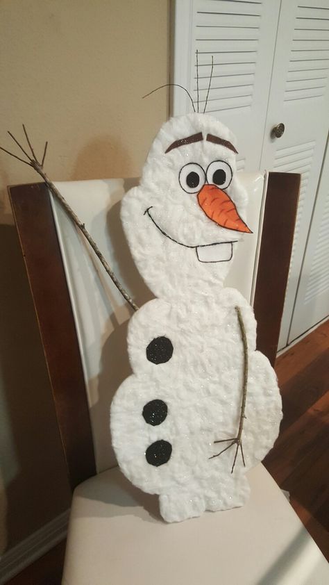 Diy Olaf Decoration, Cardboard Snowman, Christmas Cubicle Decorations, Christmas Classroom Door, Cotton Art, Diy Stockings, Desk Decorations, Make A Snowman, Diy Snowman