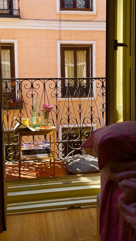 Small Apartment Patio Decorating Ideas, Small Apartment Patio Ideas, Apartment Patio Ideas, Apartment Patio Decorating Ideas, Apartment Patio Decorating, European Apartment, Madrid Aesthetic, Barcelona Aesthetic, Madrid Apartment