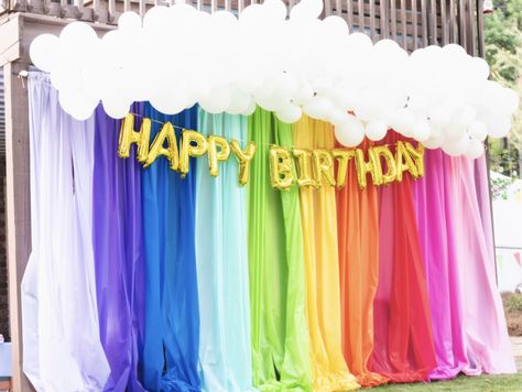 Rainbow Party Balloons, Rainbow Party Backdrop Ideas, Rainbow 1st Birthday Party Decorations, Rainbow Birthday Ideas Decoration, Rainbow Dance Party, Rainbow Balloon Garland Backdrop, Backyard Rainbow Birthday Party, Rainbow Themed Birthday Party Backdrops, Rainbow Theme Backdrop