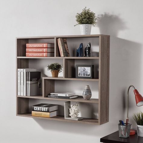 A floating wall shelf that'll defy gravity and your expectations — this baby is the perfect combination of storage and display. Diy Shelves Design, Wooden Shelves Kitchen, Bookshelf Design, White Shelves, Crafts Gifts, Decorating Shelves, Estantes Flotantes, Weathered Oak, Shelf Unit