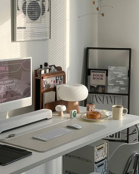 Office Cubicle Decorating Ideas, White Setup, Reading Photography, Desk Layout, Work Office Decor, Aesthetic Mirror, Work Space Decor, Desk Inspiration, Office Room Decor