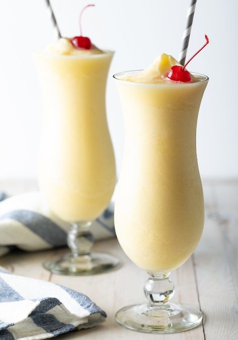 Pina Colada Mix, Homemade Pina Colada, Colada Drinks, Pina Colada Drinks, Frozen Pina Colada, Virgin Pina Colada, Coconut Mojito, Pina Colada Recipe, Pina Coladas